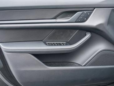 Porsche Taycan — photo 25