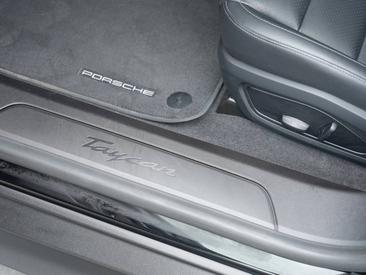 Porsche Taycan — photo 29