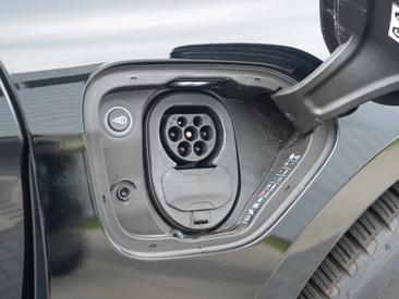 Porsche Taycan — photo 30