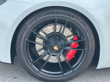 Porsche 992 I Carrera 4 GTS — photo 9