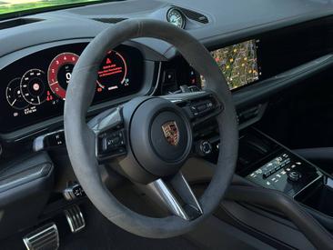 Porsche Cayenne III GTS Coupé — photo 10