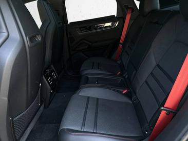 Porsche Cayenne III GTS Coupé — photo 11