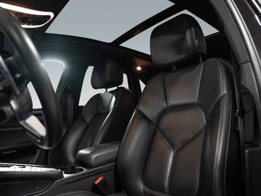 Porsche Macan S — photo 13