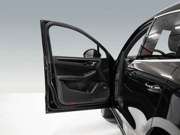Porsche Macan S — photo 17