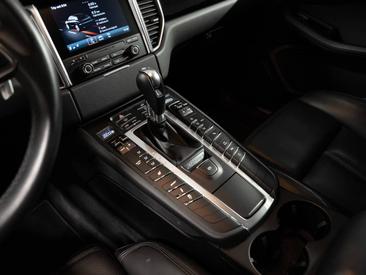 Porsche Macan S — photo 20