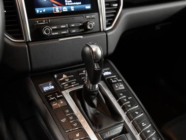 Porsche Macan S — photo 21