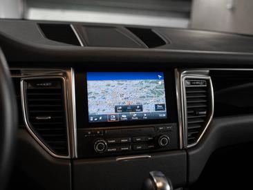 Porsche Macan S — photo 24