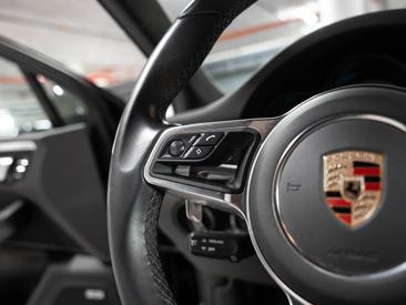 Porsche Macan S — photo 28