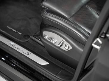 Porsche Macan S — photo 32