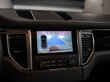 Porsche Macan S — photo 33