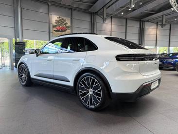 Porsche Macan Electrique 4 — photo 3