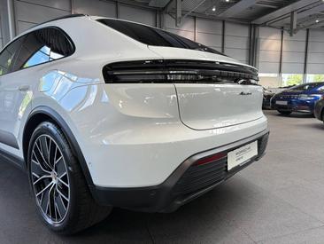 Porsche Macan Electrique 4 — photo 10