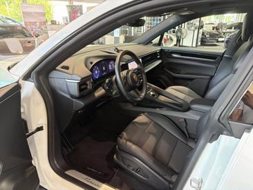 Porsche Macan Electrique 4 — photo 13