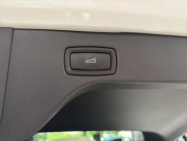 Porsche Macan Electrique 4 — photo 17