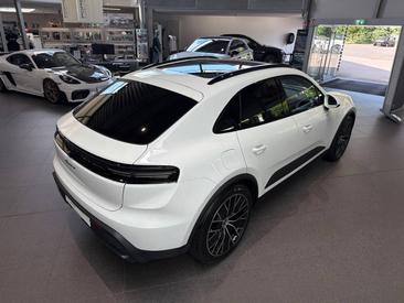 Porsche Macan Electrique 4 — photo 21