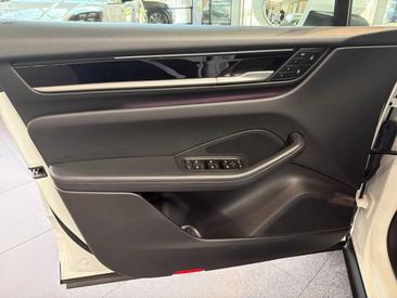 Porsche Macan Electrique 4 — photo 22