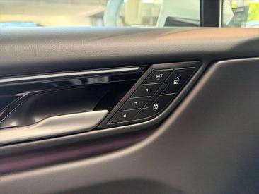 Porsche Macan Electrique 4 — photo 23