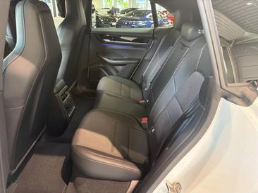 Porsche Macan Electrique 4 — photo 30