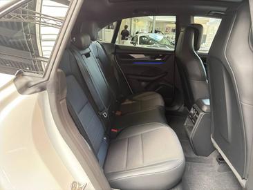 Porsche Macan Electrique 4 — photo 31