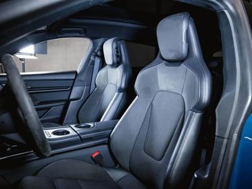 Porsche Taycan 4S Cross Turismo — photo 15