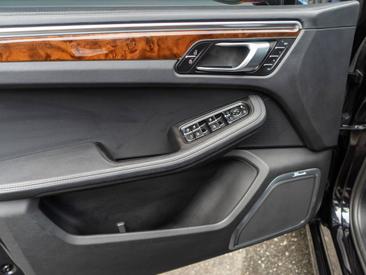 Porsche Macan GTS — photo 16