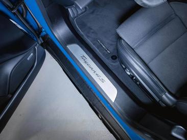 Porsche Taycan 4S Cross Turismo — photo 26