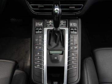Porsche Macan GTS — photo 25