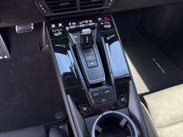 Porsche 992 II Carrera 4 GTS Cabriolet — photo 17