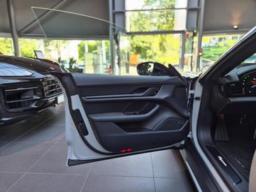 Porsche Taycan ph2 Black Edition — photo 13