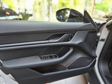 Porsche Taycan ph2 Black Edition — photo 14