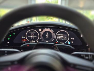 Porsche Taycan ph2 Black Edition — photo 24