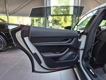 Porsche Taycan ph2 Black Edition — photo 29