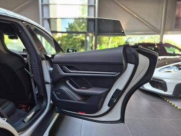 Porsche Taycan ph2 Black Edition — photo 34