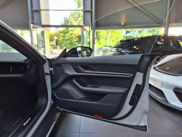 Porsche Taycan ph2 Black Edition — photo 35