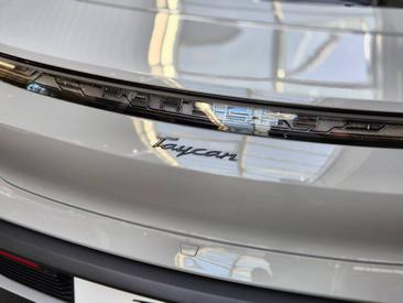 Porsche Taycan ph2 Black Edition — photo 44