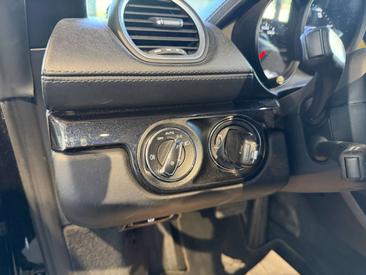 Porsche 718 Boxster Base — photo 28
