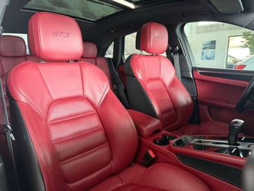 Porsche Macan GTS — photo 11