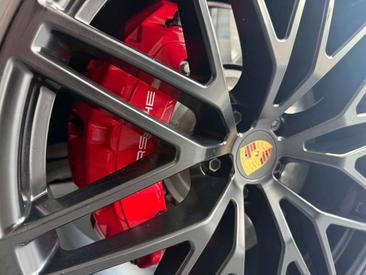 Porsche Macan GTS — photo 16