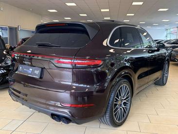 Porsche Cayenne III — photo 3
