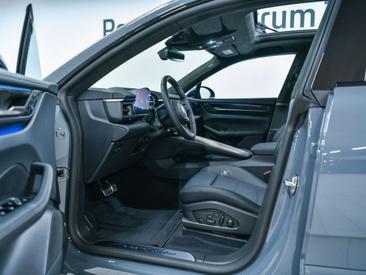 Porsche Macan Electrique Turbo — photo 16