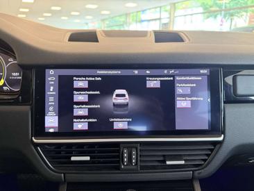 Porsche Cayenne III — photo 17