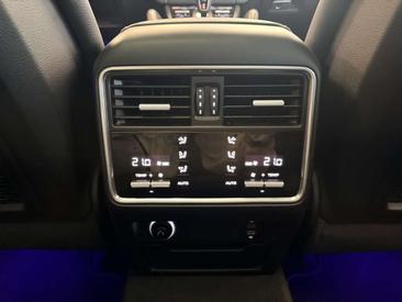 Porsche Cayenne III — photo 19