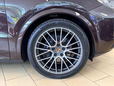 Porsche Cayenne III — photo 21