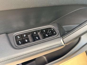 Porsche Cayenne III — photo 24