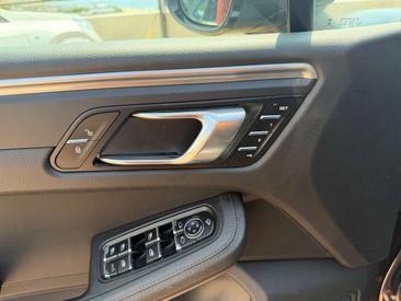 Porsche Macan Electrique Base — photo 4