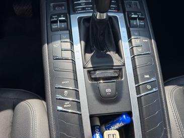 Porsche Macan Electrique Base — photo 11