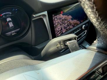Porsche Macan Electrique Base — photo 13