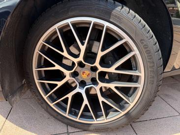 Porsche Macan Electrique Base — photo 16