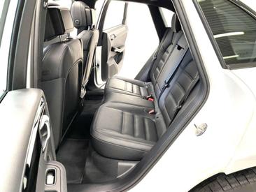 Porsche Macan S — photo 4