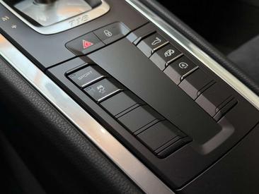 Porsche 718 Cayman — photo 18
